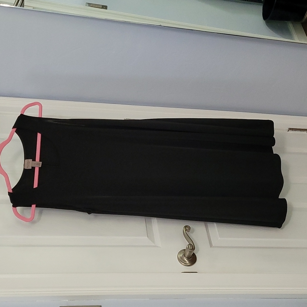 Chico's size 1 (M) black sleeveless trapeze dress. Versatile -- Dress up or down